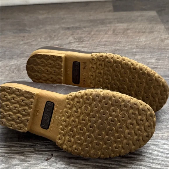 Like new women’s LL Bean duck shoes. Brown and tan. Size 7.5 - Picture 3 of 3